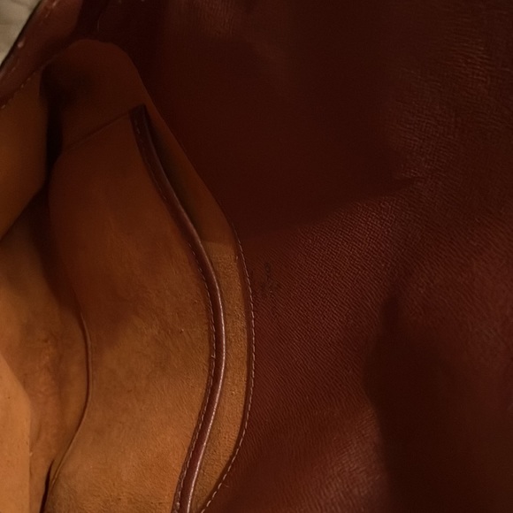 Almost new condition , very comfortable bag. 100% real. Used it few times. - Picture 5 of 9